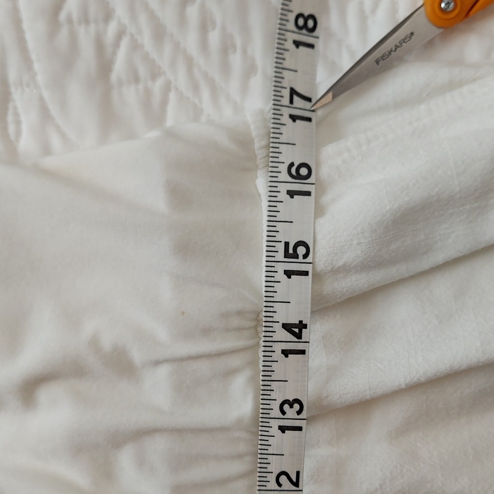 - Hello Miz Drawstring Maturnity High Waist Linen White Shorts, Size XL Like New - Picture 7 of 10